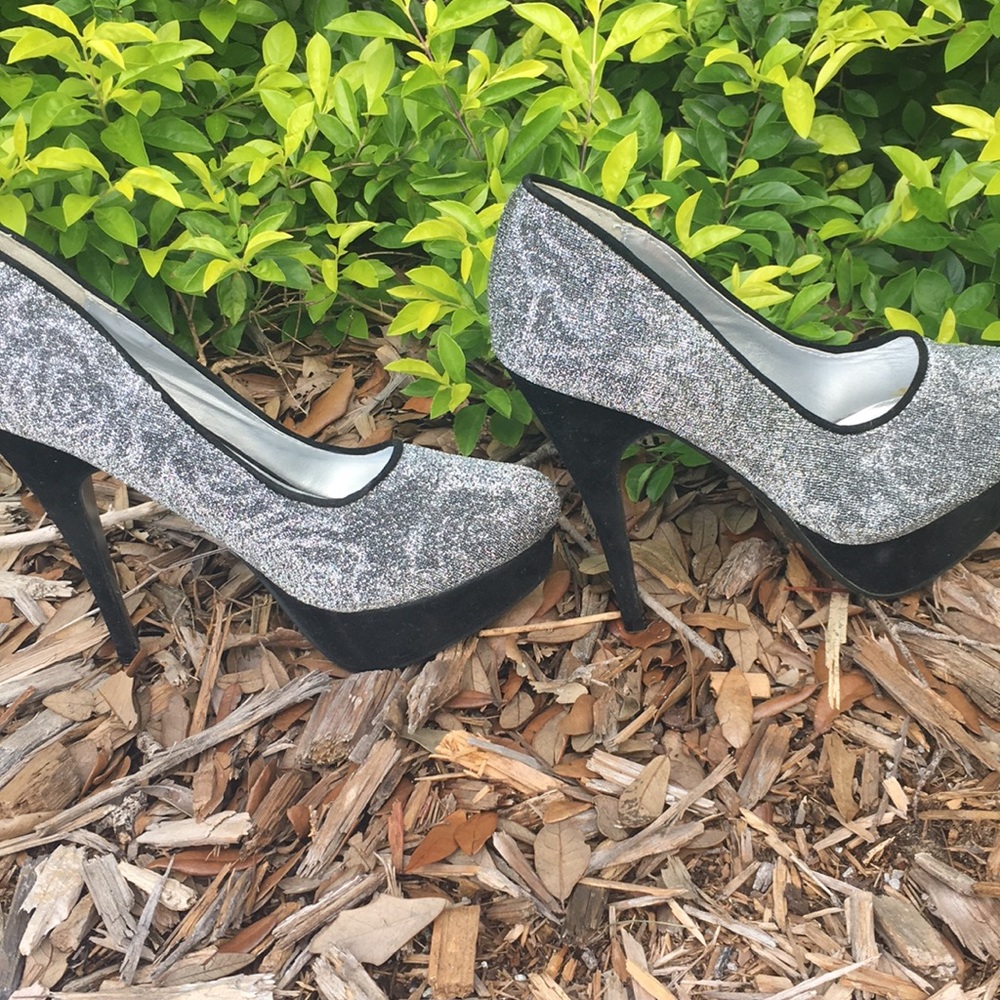 DONATED!!! 🛍 NWOT silver pumps - Picture 2 of 3